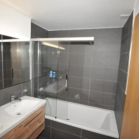 Sleeps 6 Wifi شقة *